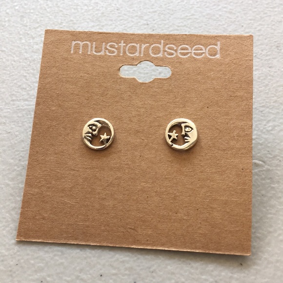 Welman Jewelry - Moon ๐ and star โญ๏ธ earrings. Welman Jewelry - Moon ๐ and star โญ๏ธ earrings.